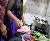 18 साल की फूल जैसी नाजूक कामवाली लड़की को मालिक ने किचन मे लेके अच्छे से चोदा from tamil sex voice old school girl sex video