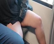 se masturba en el trasporte publico from public transports
