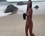 V&iacute;deo amador gostosa dando para dois novinho na praia de nudismo from young family nudists page