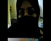 Nikab Handjob from hijab nikab porn 3g