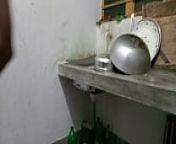 किचन में काम कर रही साली को जबरदस्ती चोदा बैडरूम में from bangladesi force sex