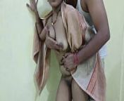 भाभी नहा कर बाहर निकली तभी चोदना शुरू कर दिया from भारतीय बहन