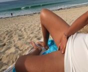 MY GIRLFRIEND MASTURBATING ON THE PUBLIC BEACH while strangers watch her and it turns me on from 8chan opg