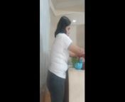 Sirvienta follada cuando lava los platos from chacha batiji
